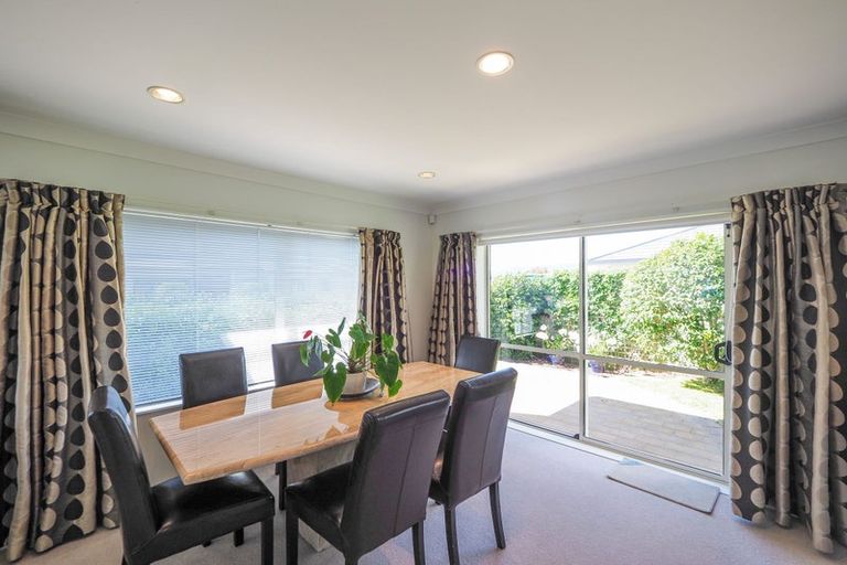 Photo of property in 17 Crown Hill, Paraparaumu, 5032