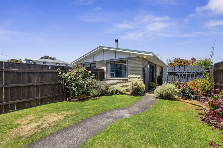 Photo of property in 32a Simons Street, Moturoa, New Plymouth, 4310