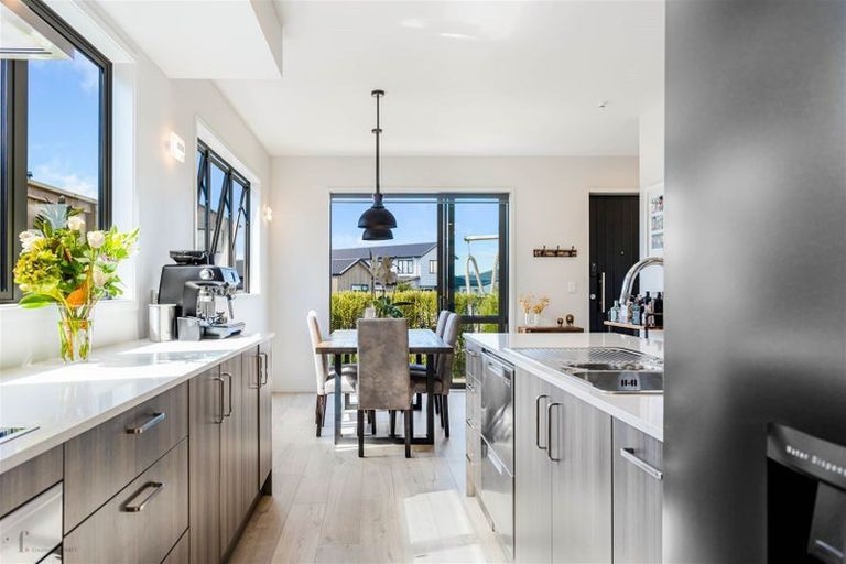 Photo of property in 15 Pakoro Close, Hobsonville, Auckland, 0618