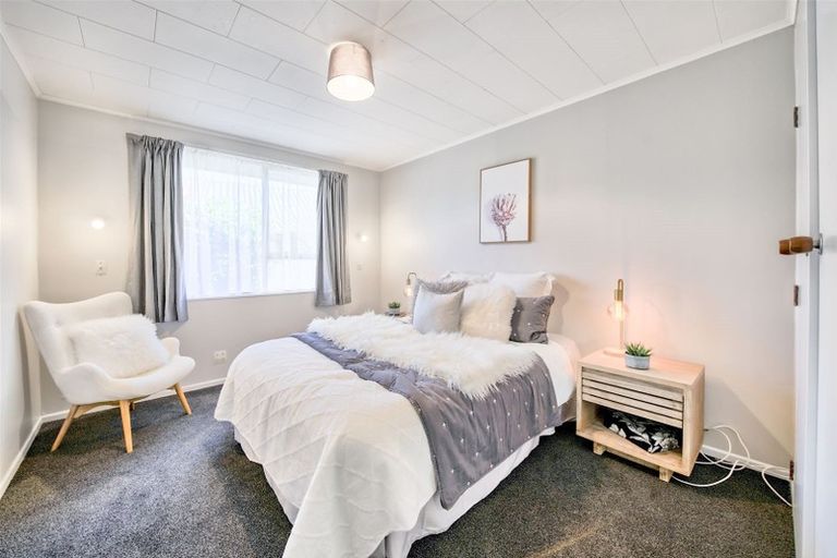 Photo of property in 21f1- Roband Crescent, Brown Owl, Upper Hutt, 5018