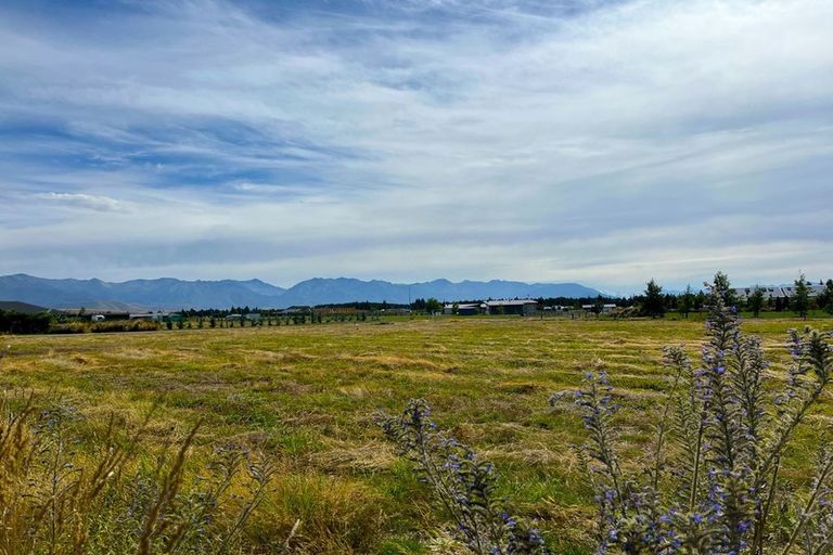 Photo of property in 2 Neuman Road, Twizel, 7901