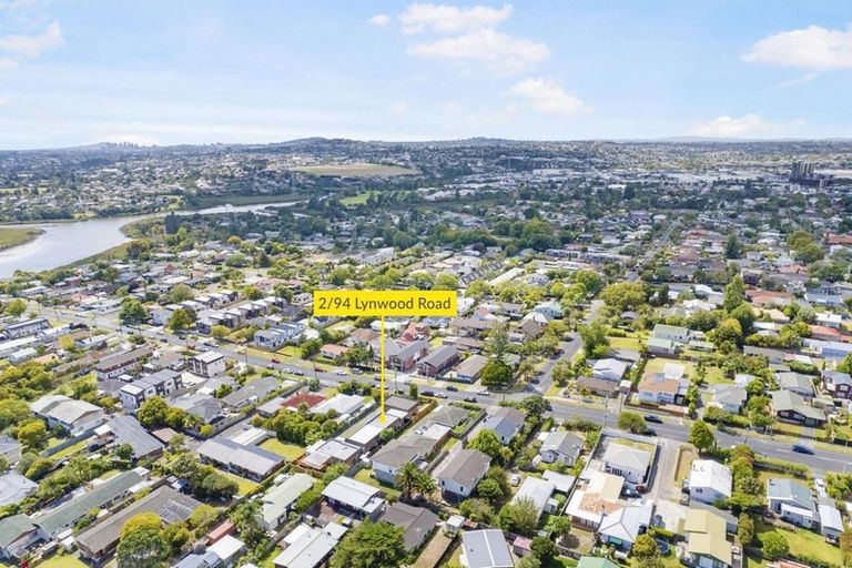 Photo of property in 2/94 Lynwood Road, New Lynn, Auckland, 0600