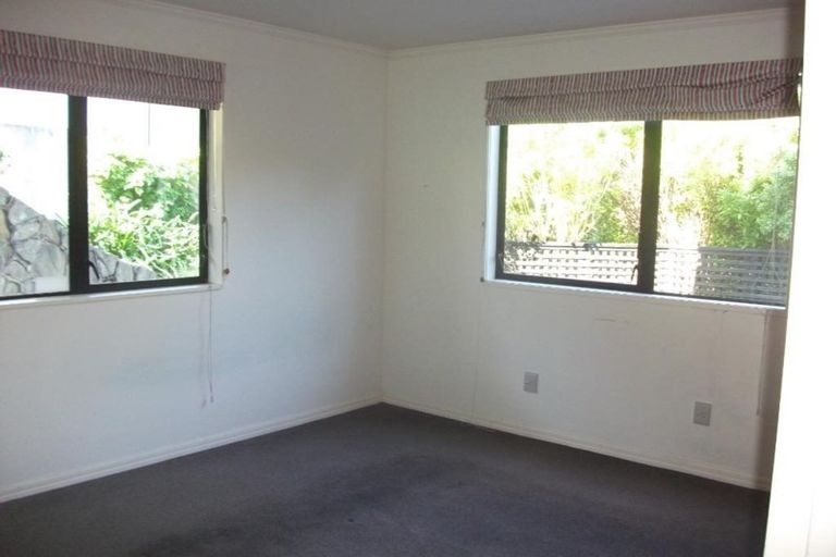Photo of property in 29 The Crowsnest, Whitby, Porirua, 5024