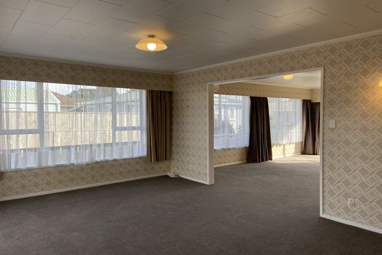 Photo of property in 16 Huatoki Street, Vogeltown, New Plymouth, 4310