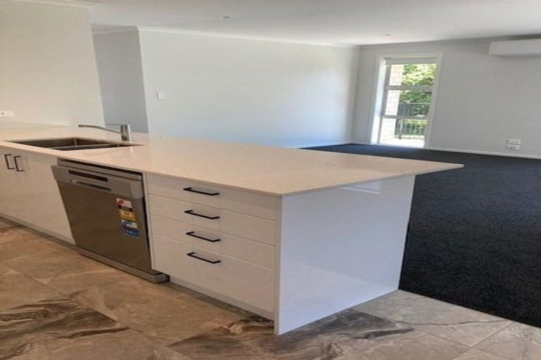 Photo of property in 10 Ratahi Way, Omokoroa, 3114