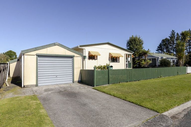 Photo of property in 25 Humphries Street, Inglewood, 4330