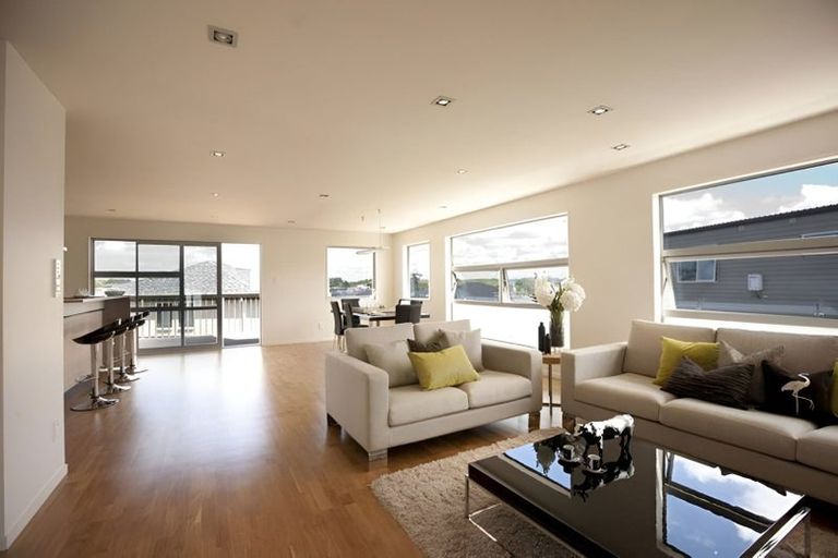 Photo of property in 5 Kilear Close, Pinehill, Auckland, 0632