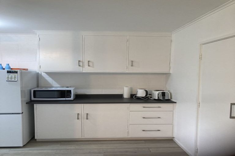 Photo of property in 3 Thurleigh Grove, Karori, Wellington, 6012