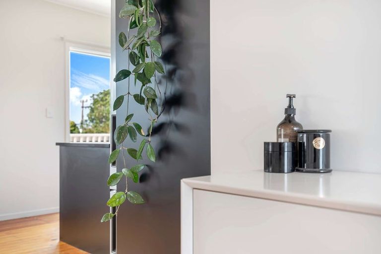 Photo of property in 8 James Mcleod Road, Shelly Beach, Helensville, 0874