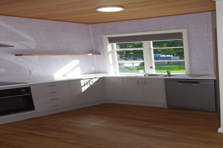 Photo of property in 86 Avondale Road, Avondale, Christchurch, 8061