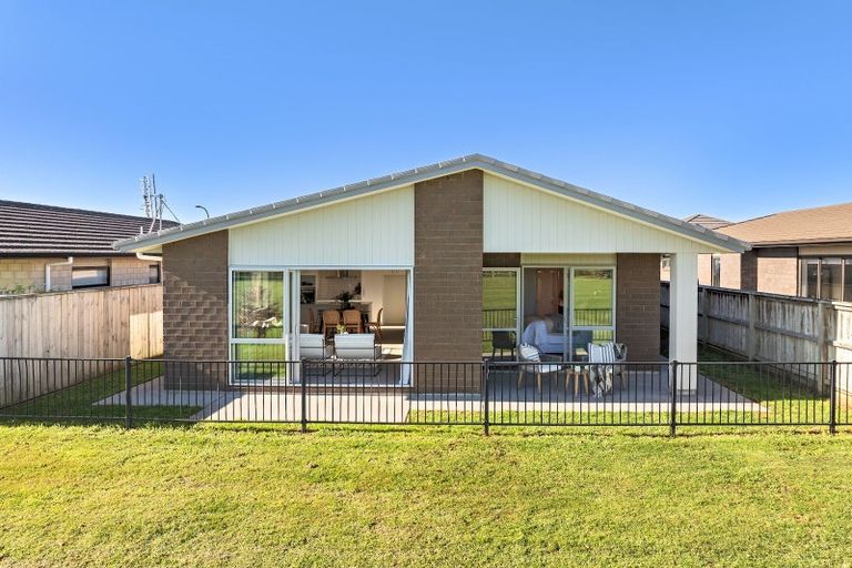 Photo of property in 22 Richardson Road, Omokoroa, 3114