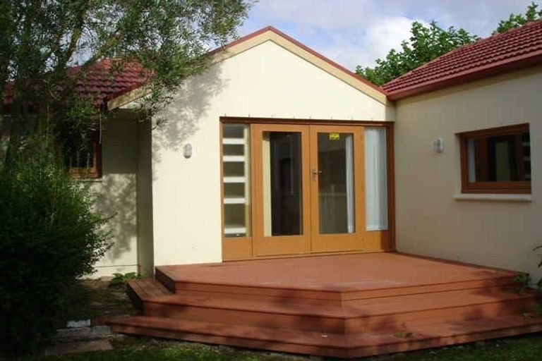 Photo of property in 32 Strowan Road, Strowan, Christchurch, 8052