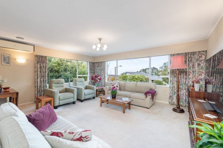 Photo of property in 5 Ardal Grove, Tirohanga, Lower Hutt, 5010