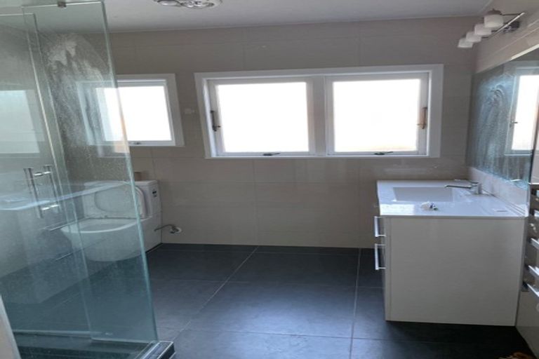 Photo of property in 3 Sunrise Avenue, Murrays Bay, Auckland, 0630