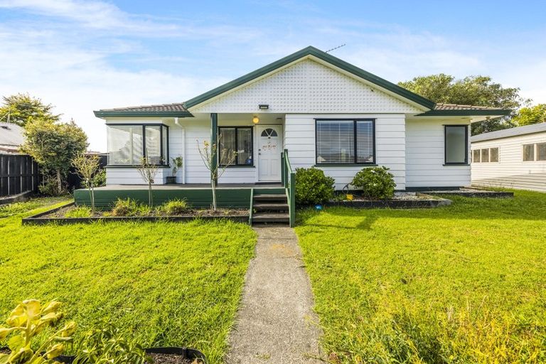 Photo of property in 37 Rosemead Place, Randwick Park, Auckland, 2105