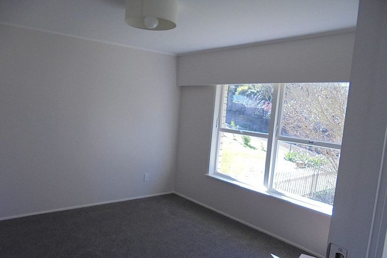 Photo of property in 1/24 Sovereign Place, Glenfield, Auckland, 0629