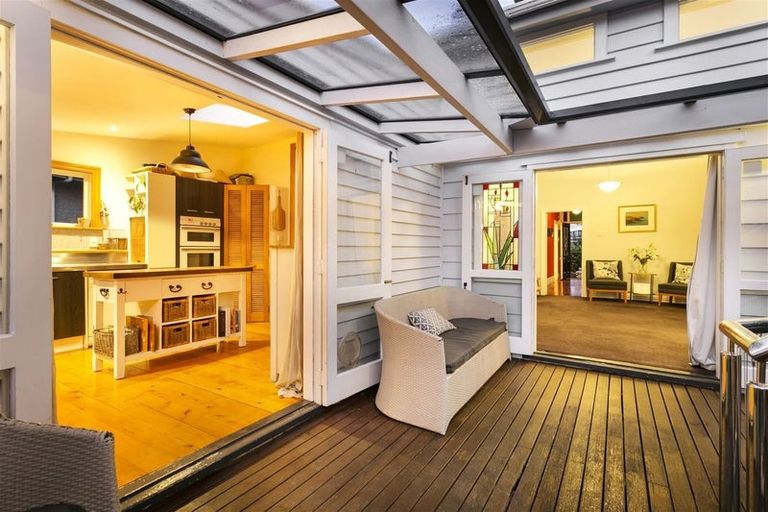 Photo of property in 58 Gladstone Road, Northcote, Auckland, 0627