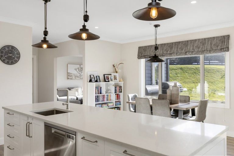 Photo of property in 7 Lochinvar Lane, Acacia Bay, Taupo, 3385