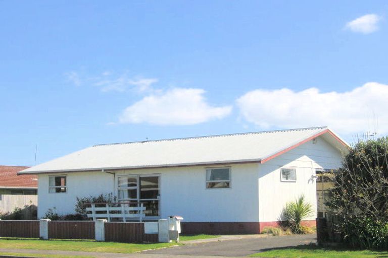 Photo of property in 21 Seaspray Drive, Mount Maunganui, 3116