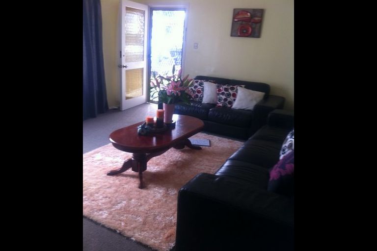 Photo of property in 2/33 Kimpton Road, Papatoetoe, Auckland, 2025