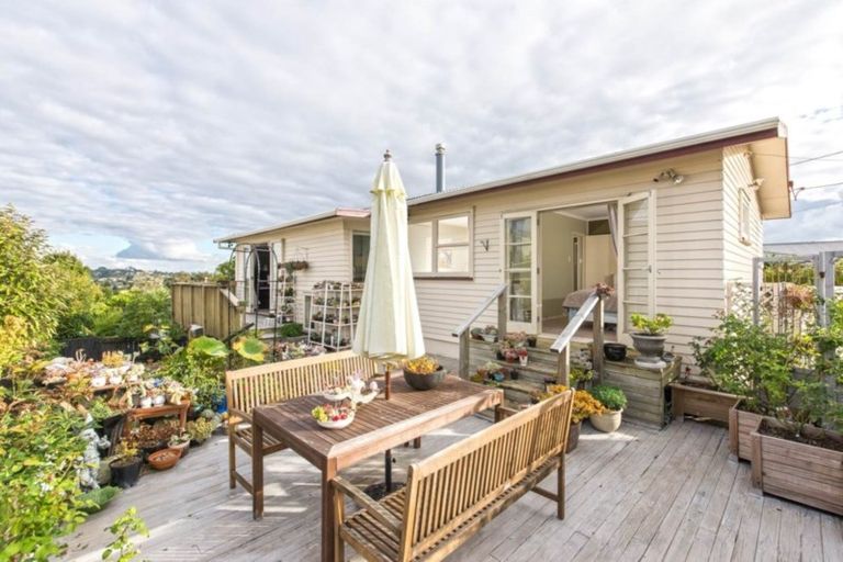 Photo of property in 1/156 Carlisle Road, Northcross, Auckland, 0632