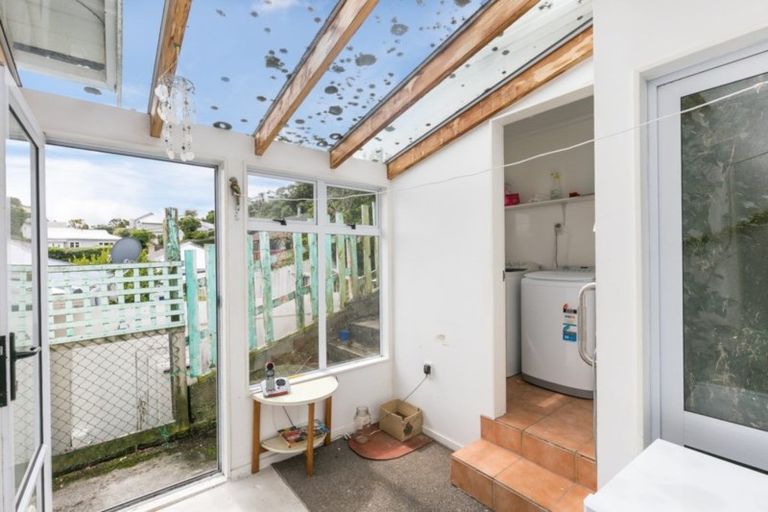 Photo of property in 23 Harland Street, Brooklyn, Wellington, 6021