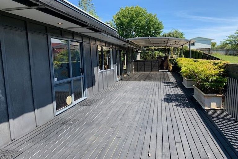 Photo of property in 61a Fairmount Road, Titirangi, Auckland, 0604