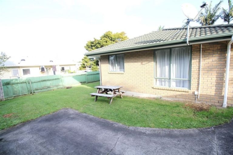Photo of property in 100a Lincoln Park Avenue, Massey, Auckland, 0614