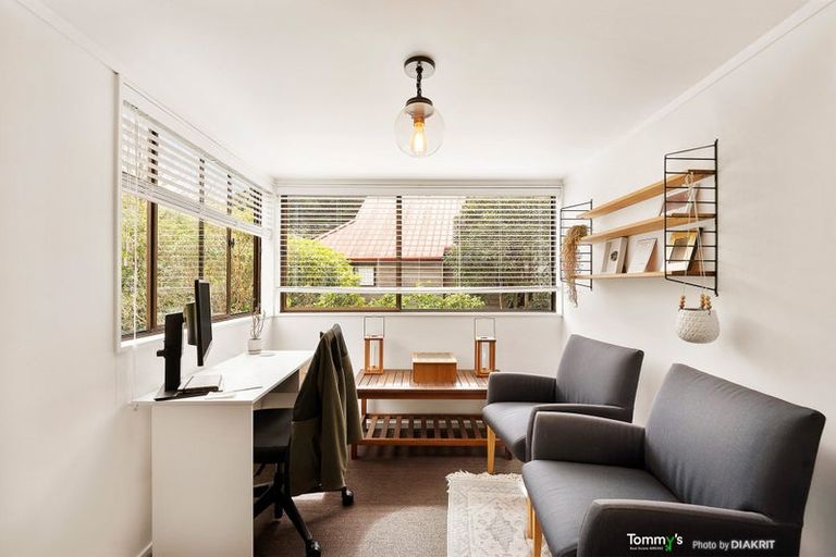 Photo of property in 5b Ranikhet Way, Khandallah, Wellington, 6035