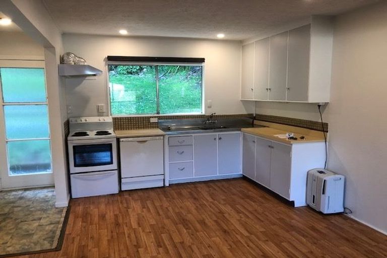 Photo of property in 2/159a Newlands Road, Newlands, Wellington, 6037