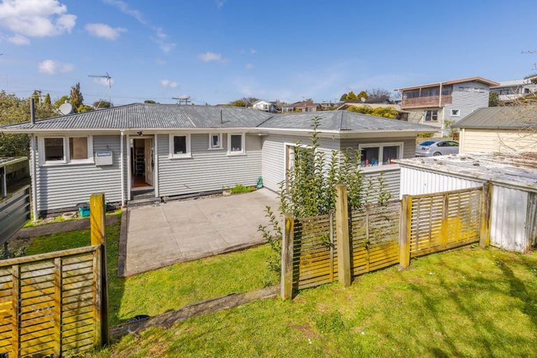 Photo of property in 24 Manapouri Place, Glenview, Hamilton, 3206