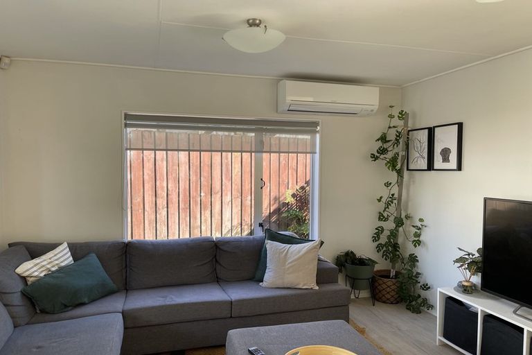 Photo of property in 81 Kemp Road, Massey, Auckland, 0614