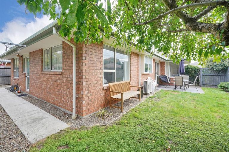 Photo of property in 2 Murfitt Place, Sockburn, Christchurch, 8042