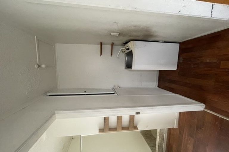 Photo of property in 2 Donovan Avenue, Massey, Auckland, 0614