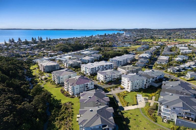 Photo of property in 152 Landmark Terrace, Orewa, 0931