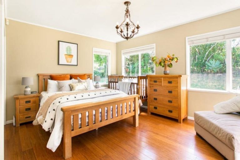 Photo of property in 48 Hilling Street, Titirangi, Auckland, 0604