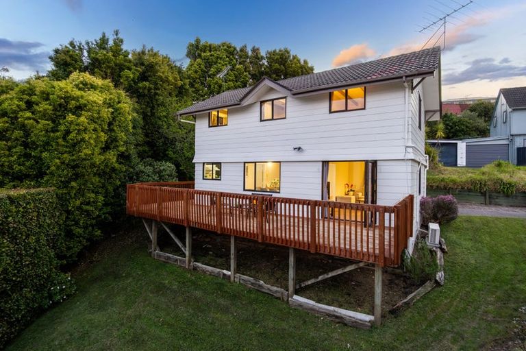 Photo of property in 2/70 Ayton Drive, Totara Vale, Auckland, 0629