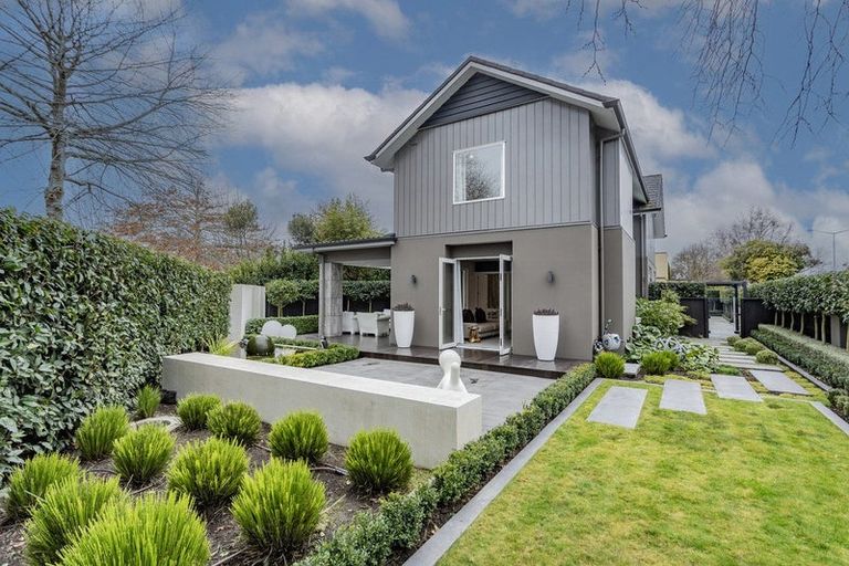 Photo of property in 2 Snowdon Road, Fendalton, Christchurch, 8052