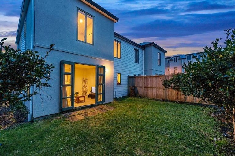 Photo of property in 39 Verdale Circle, Glen Eden, Auckland, 0602