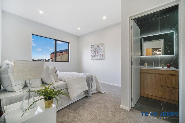 Photo of property in 21 Farranfore Road, Opaheke, Papakura, 2113