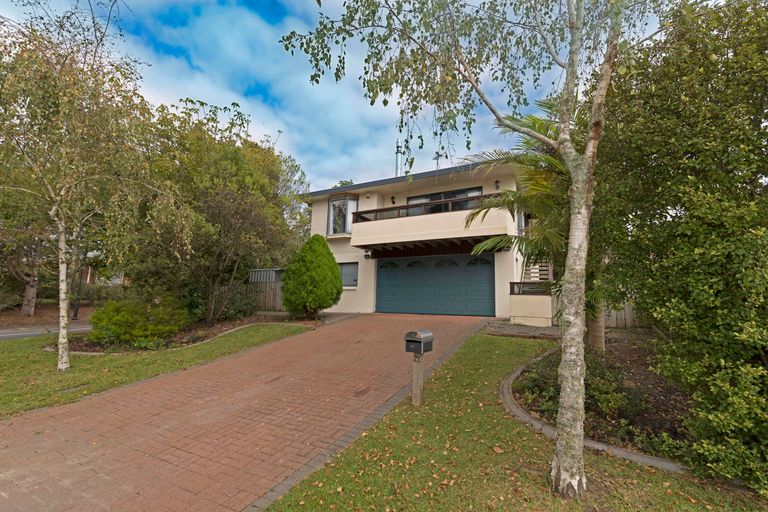 Photo of property in 27 Milan Drive, Glen Eden, Auckland, 0602