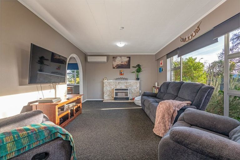 Photo of property in 15 Acacia Street, Kelvin Grove, Palmerston North, 4414