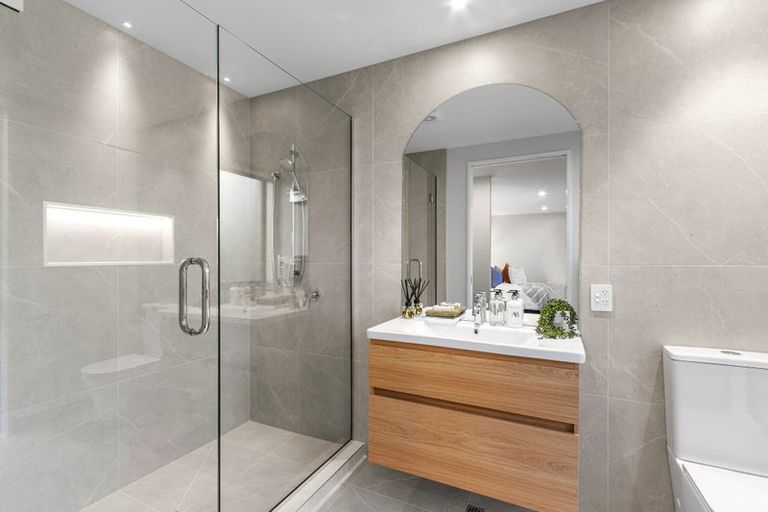 Photo of property in 2/76 Caledonian Road, St Albans, 8014