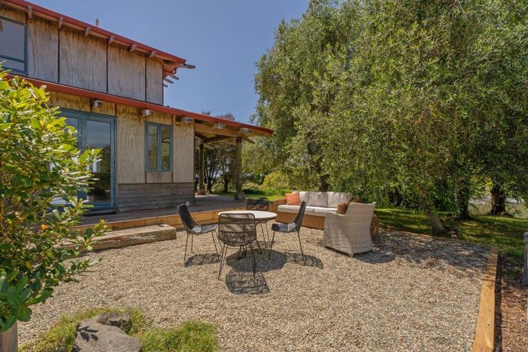 Photo of property in 92 Hahei Beach Road, Hahei, Whitianga, 3591