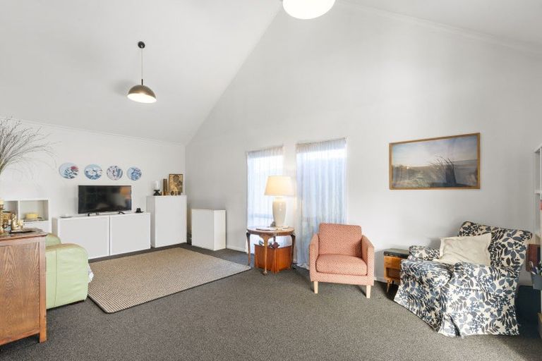 Photo of property in 29 Matthew Place, Kawaha Point, Rotorua, 3010