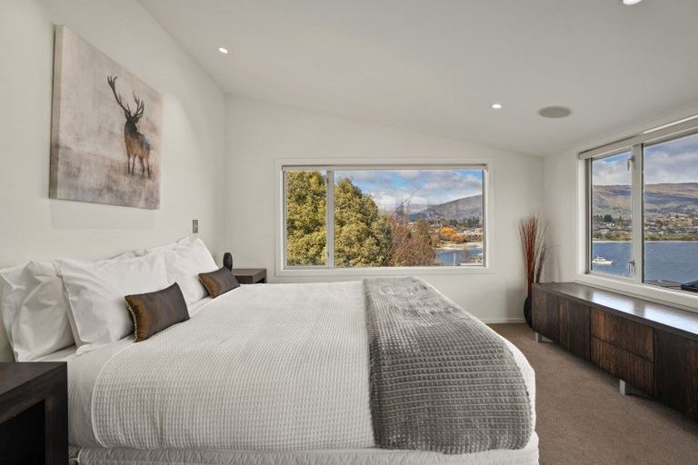 Photo of property in Lakeview Heights, 2/124 Lismore Street, Wanaka, 9305