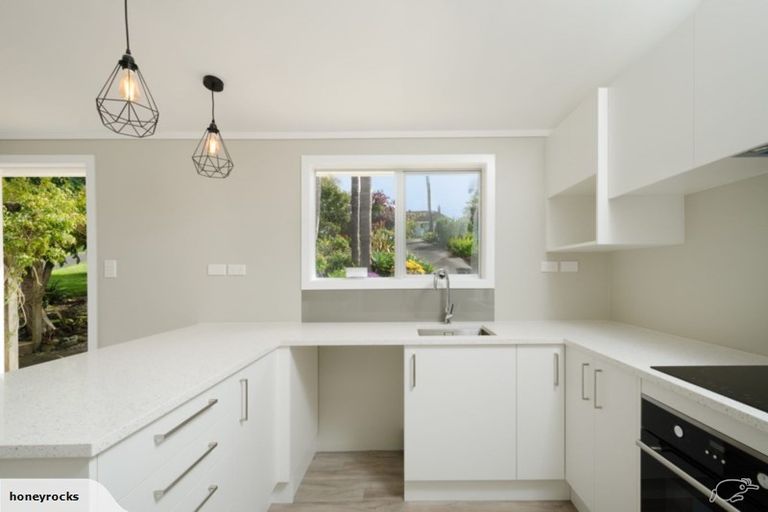 Photo of property in 10 Rautawhiri Road, Helensville, 0800