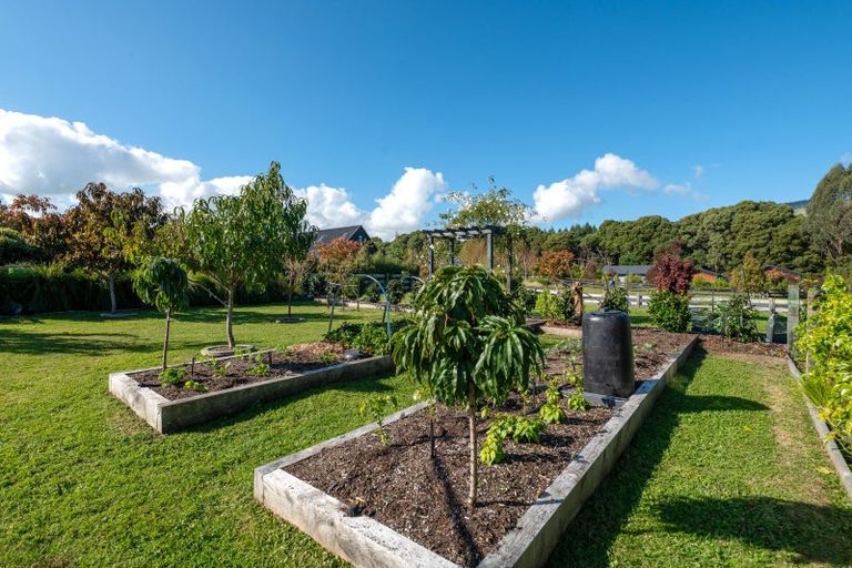 Photo of property in 9 Lancewood Way, Kinloch, Taupo, 3377