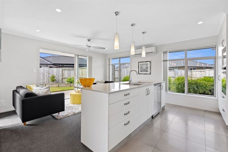 Photo of property in 21 Naeo Close, Papamoa Beach, Papamoa, 3118