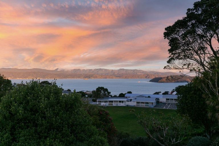 Photo of property in 79 Ranui Crescent, Khandallah, Wellington, 6035